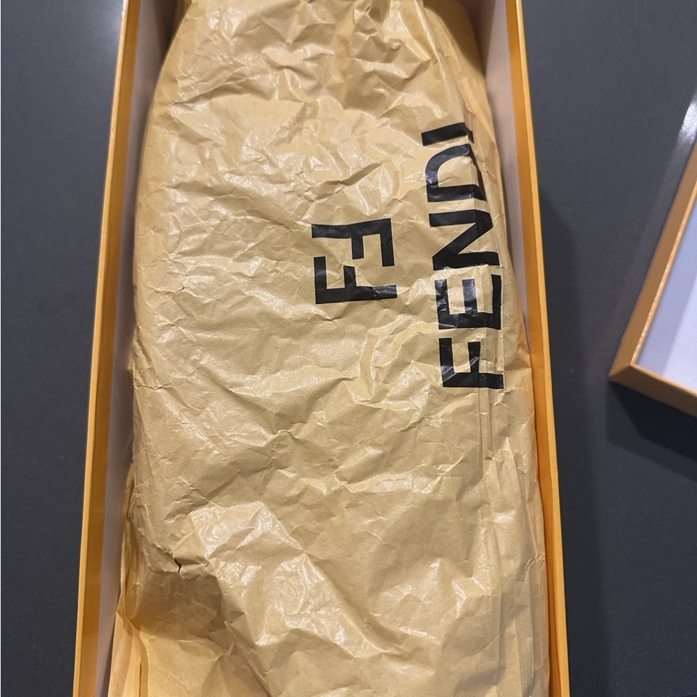 Fendi Women’s Tan and Brown Sandals - Picture 5 of 6